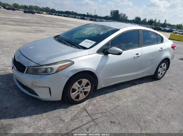 3KPFK4A71HE114423 2017 KIA FORTE - Image 2