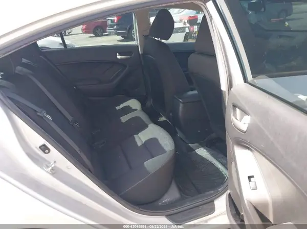3KPFK4A71HE114423 2017 KIA FORTE - Image 8