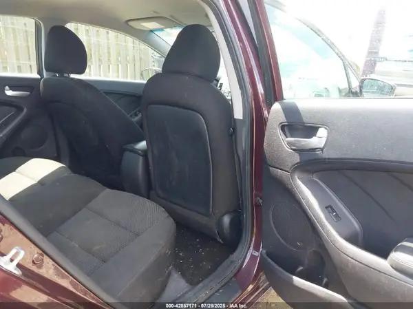 3KPFK4A71HE114714 2017 KIA FORTE - Image 8