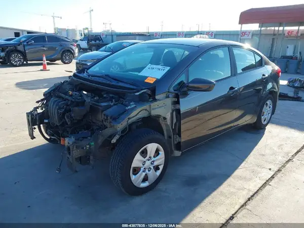 3KPFK4A71HE114728 2017 KIA FORTE - Image 2