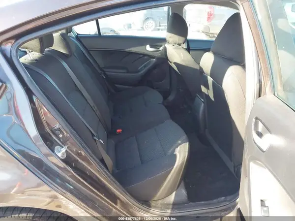 3KPFK4A71HE114728 2017 KIA FORTE - Image 8