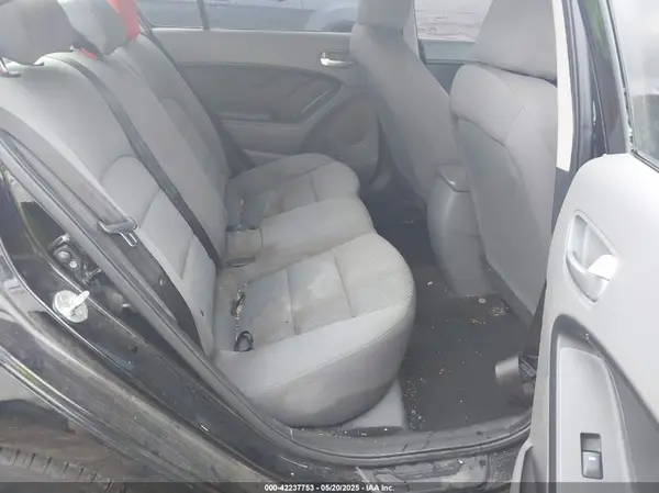 3KPFK4A71HE118391 2017 KIA FORTE - Image 8