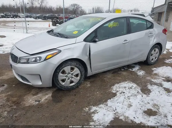 3KPFK4A71HE119928 2017 KIA FORTE - Image 2