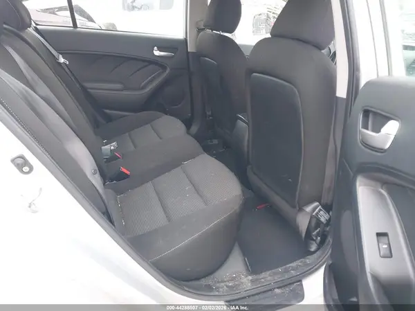 3KPFK4A71HE119928 2017 KIA FORTE - Image 8