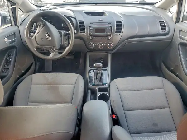 3KPFK4A71HE120092 2017 KIA FORTE - Image 8