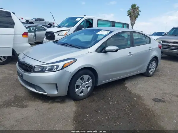 3KPFK4A71HE120545 2017 KIA FORTE - Image 2