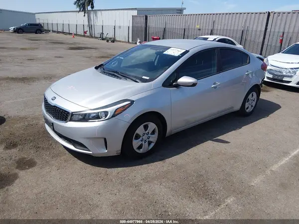 3KPFK4A71HE121291 2017 KIA FORTE - Image 2