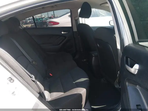 3KPFK4A71HE121291 2017 KIA FORTE - Image 8