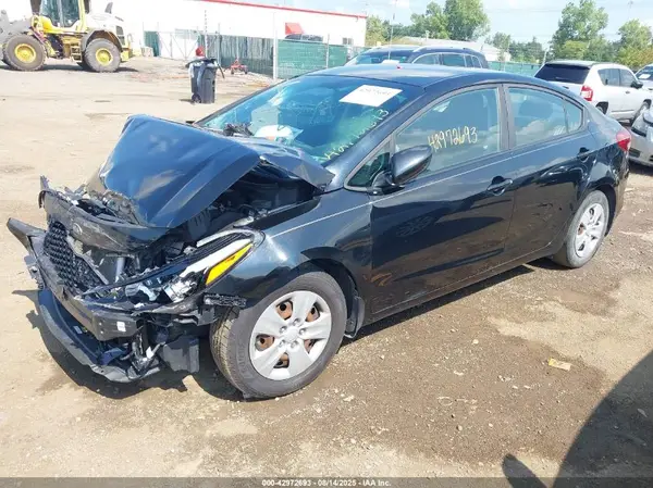 3KPFK4A71HE121551 2017 KIA FORTE - Image 2
