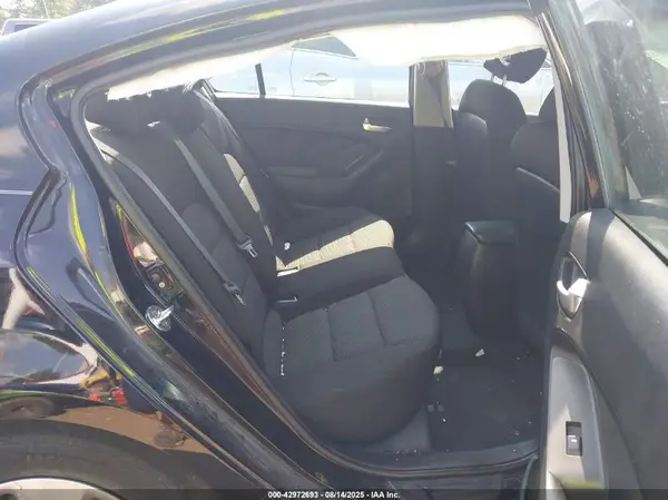 3KPFK4A71HE121551 2017 KIA FORTE - Image 8