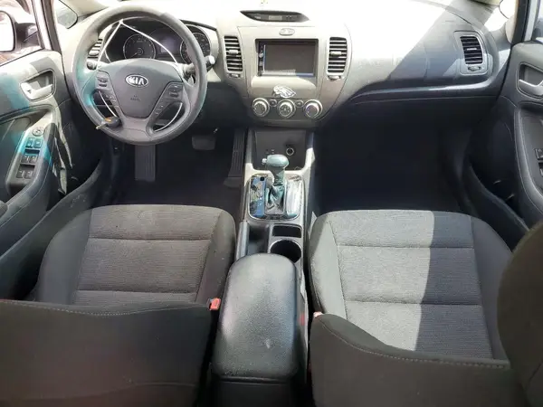 3KPFK4A71HE121632 2017 KIA FORTE - Image 8