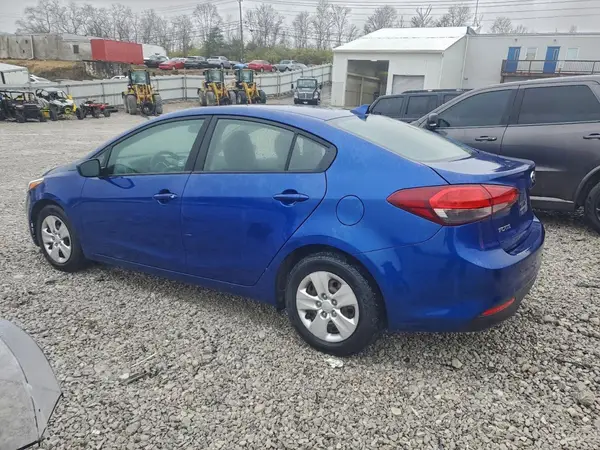 3KPFK4A71HE122554 2017 KIA FORTE - Image 2