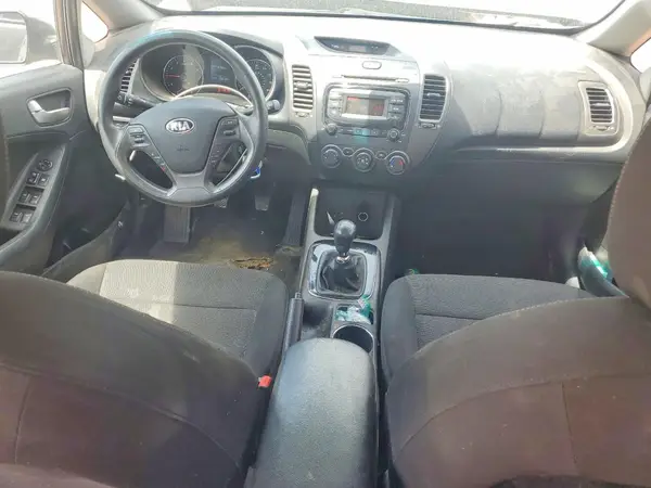 3KPFK4A71HE123817 2017 KIA FORTE - Image 8