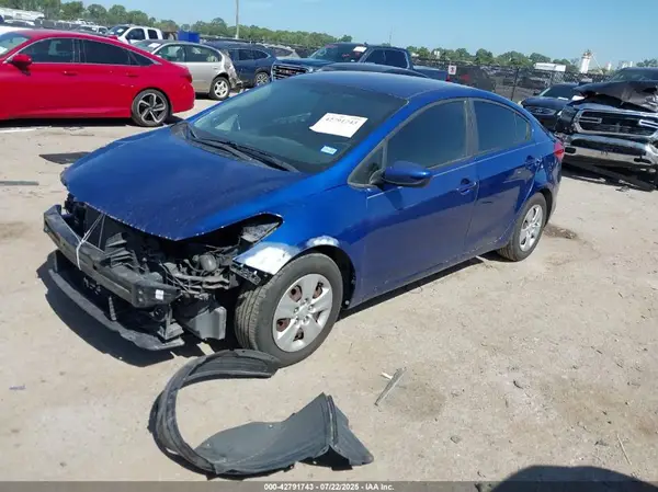 3KPFK4A71HE123929 2017 KIA FORTE - Image 2