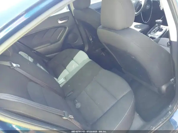 3KPFK4A71HE123929 2017 KIA FORTE - Image 8