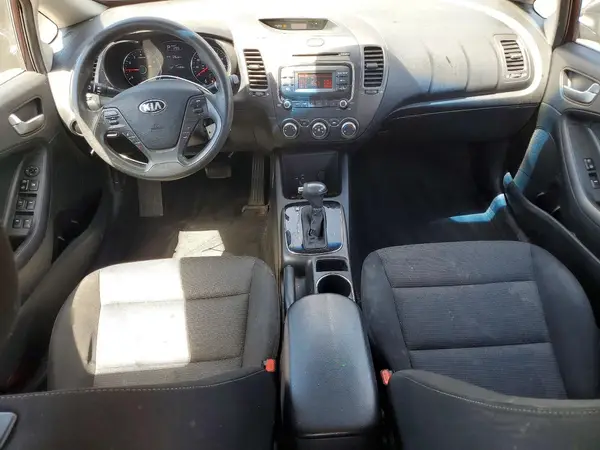 3KPFK4A71HE124370 2017 KIA FORTE - Image 8