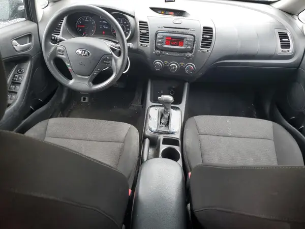 3KPFK4A71HE125745 2017 KIA FORTE - Image 8