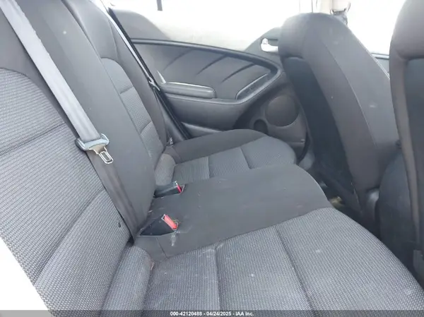3KPFK4A71HE128712 2017 KIA FORTE - Image 8
