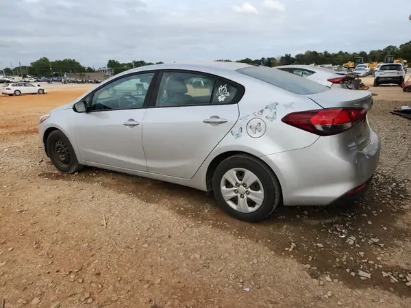 3KPFK4A71HE132985 2017 KIA FORTE - Image 2