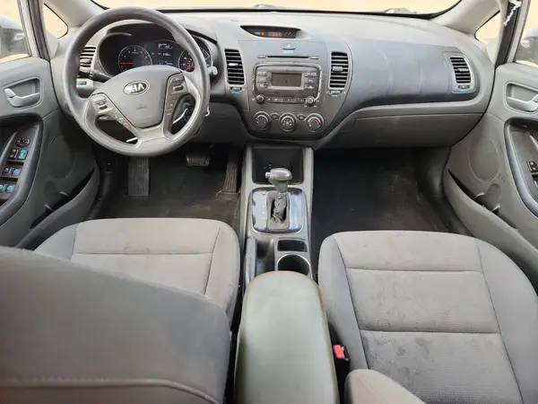 3KPFK4A71HE132985 2017 KIA FORTE - Image 8
