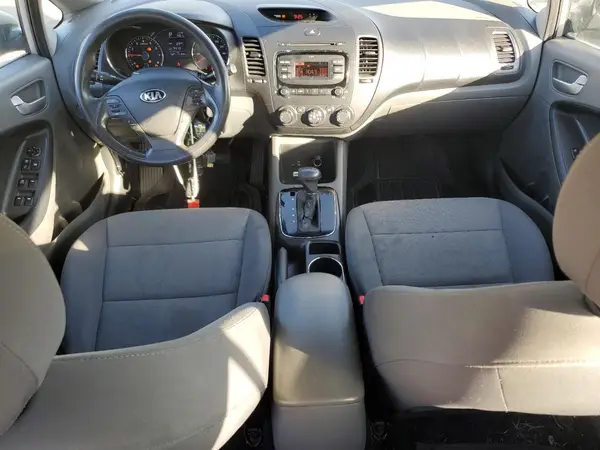 3KPFK4A71HE135160 2017 KIA FORTE - Image 8