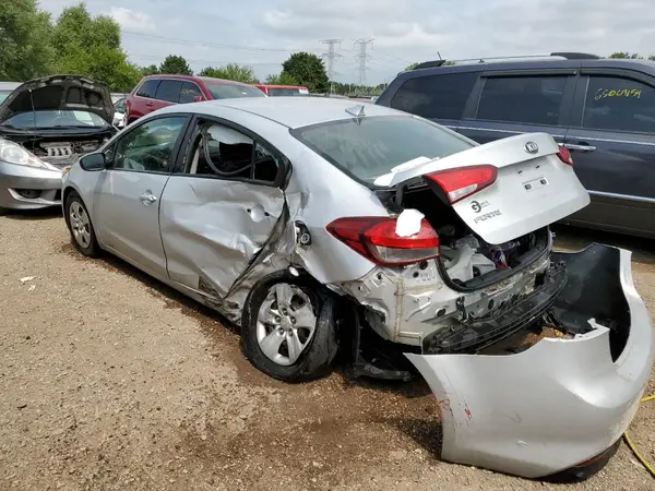 3KPFK4A71HE135479 2017 KIA FORTE - Image 2