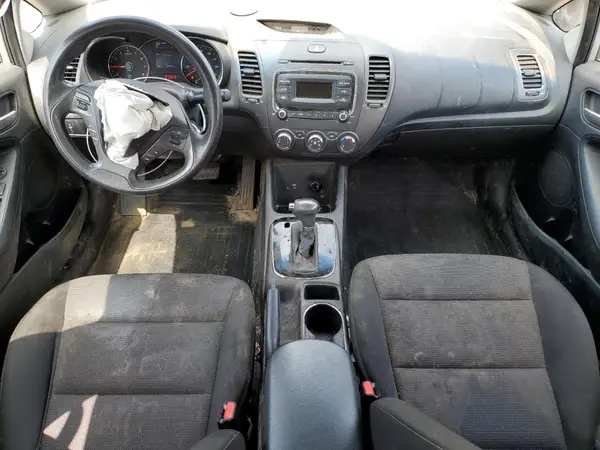 3KPFK4A71HE135479 2017 KIA FORTE - Image 8