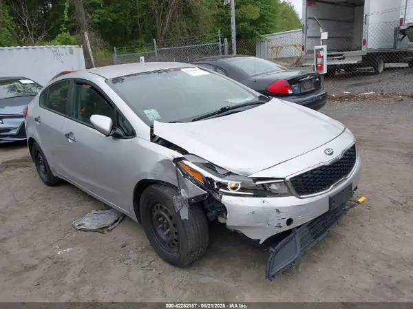 3KPFK4A71HE135708 2017 KIA FORTE - Image 1