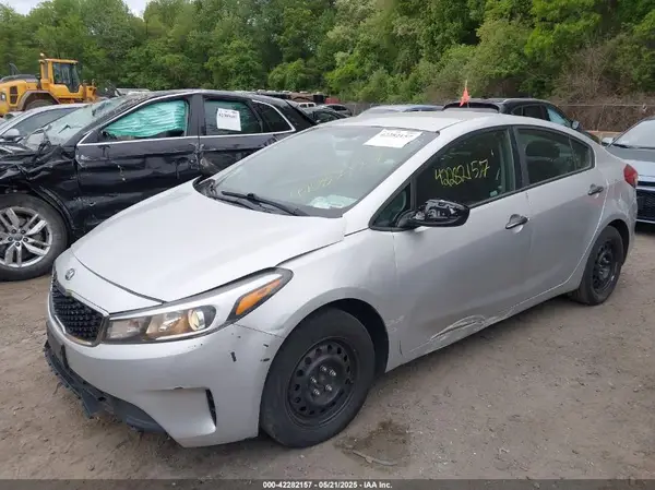 3KPFK4A71HE135708 2017 KIA FORTE - Image 2
