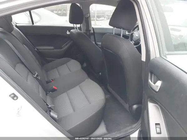 3KPFK4A71HE135708 2017 KIA FORTE - Image 8