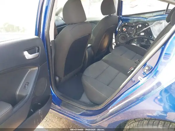 3KPFK4A71HE136163 2017 KIA FORTE - Image 8