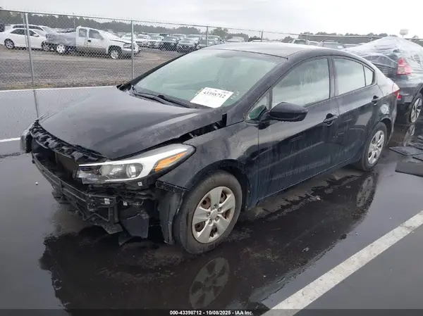 3KPFK4A71HE138043 2017 KIA FORTE - Image 2