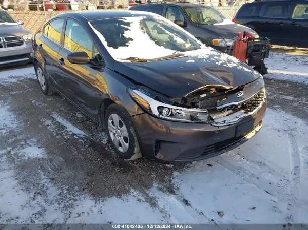 3KPFK4A71HE138687 2017 KIA FORTE - Image 1