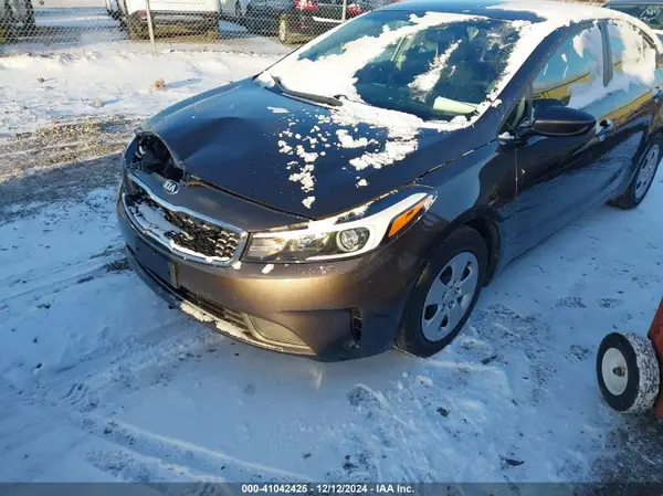 3KPFK4A71HE138687 2017 KIA FORTE - Image 2