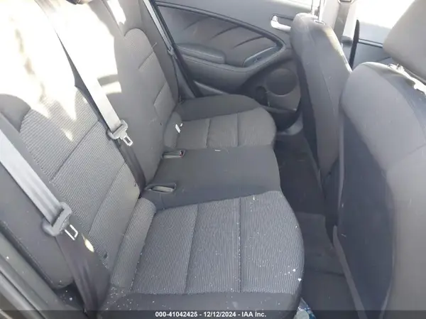 3KPFK4A71HE138687 2017 KIA FORTE - Image 8