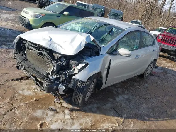 3KPFK4A71HE139547 2017 KIA FORTE - Image 2