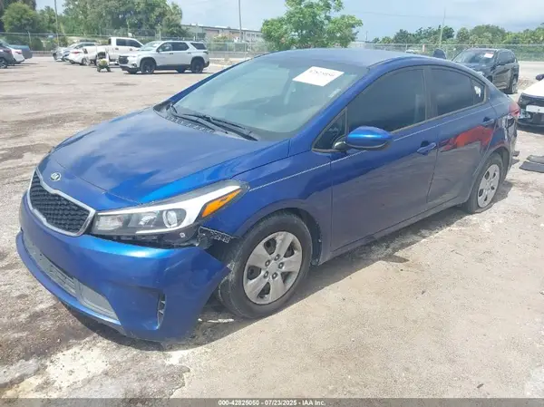 3KPFK4A71HE140164 2017 KIA FORTE - Image 2