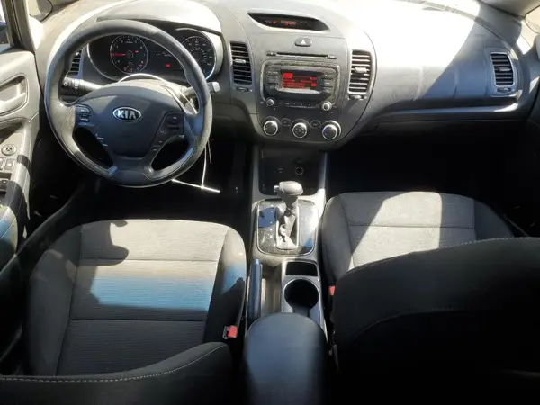 3KPFK4A71HE140763 2017 KIA FORTE - Image 8