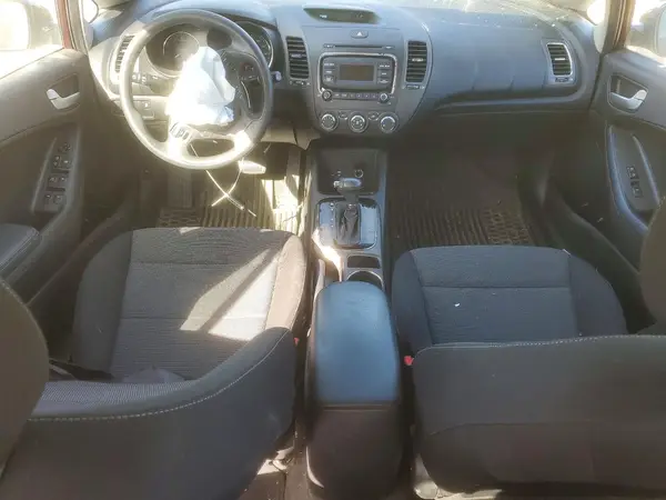 3KPFK4A71HE142478 2017 KIA FORTE - Image 8