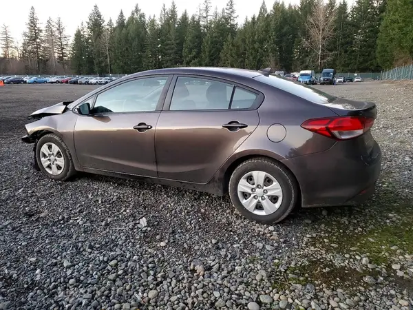 3KPFK4A71HE143095 2017 KIA FORTE - Image 2