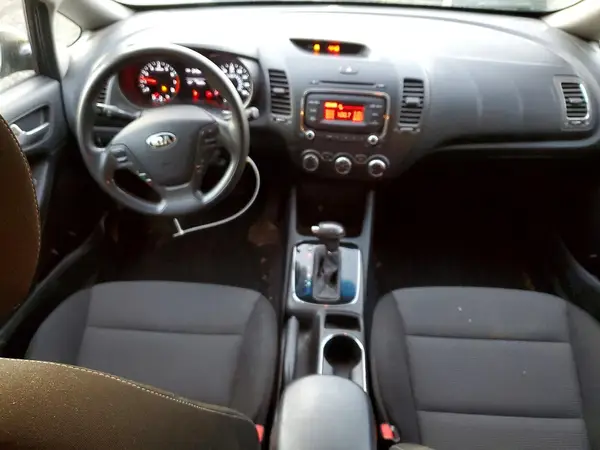 3KPFK4A71HE143095 2017 KIA FORTE - Image 8