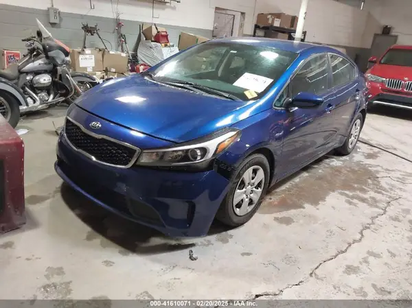 3KPFK4A71HE143937 2017 KIA FORTE - Image 2