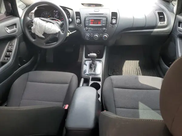 3KPFK4A71HE144005 2017 KIA FORTE - Image 8