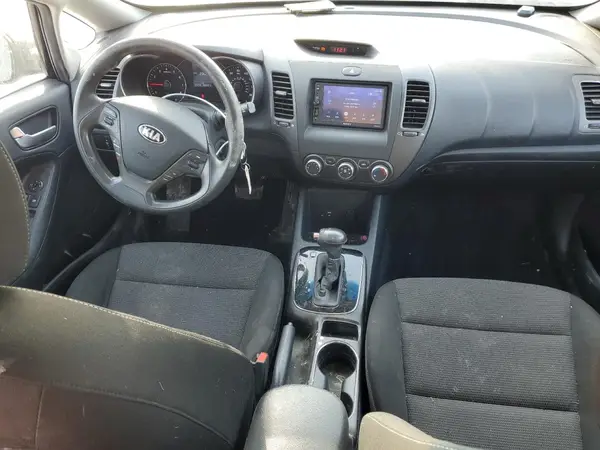 3KPFK4A71HE146563 2017 KIA FORTE - Image 8