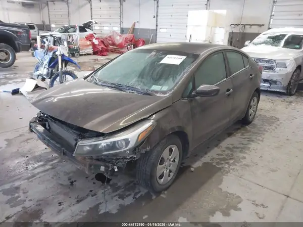 3KPFK4A71HE148572 2017 KIA FORTE - Image 2