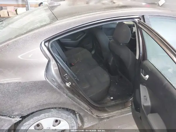3KPFK4A71HE148572 2017 KIA FORTE - Image 8