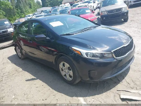 3KPFK4A71HE148992 2017 KIA FORTE - Image 1