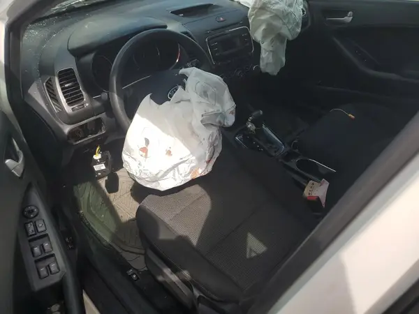 3KPFK4A71HE153495 2017 KIA FORTE - Image 8