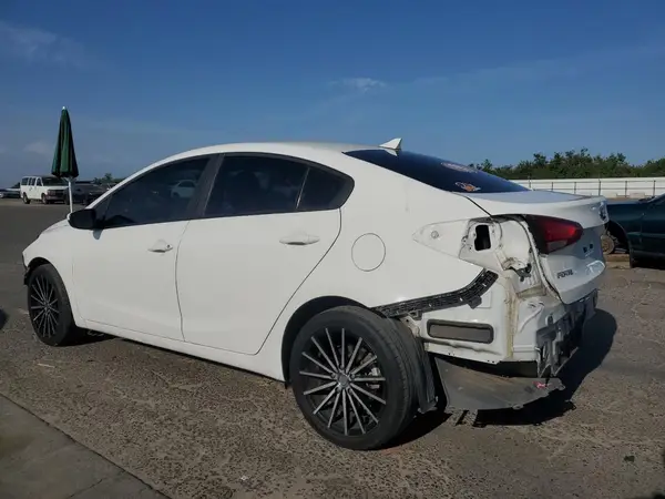 3KPFK4A71HE155845 2017 KIA FORTE - Image 2