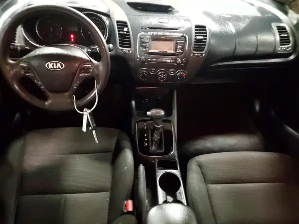 3KPFK4A71HE156218 2017 KIA FORTE - Image 8